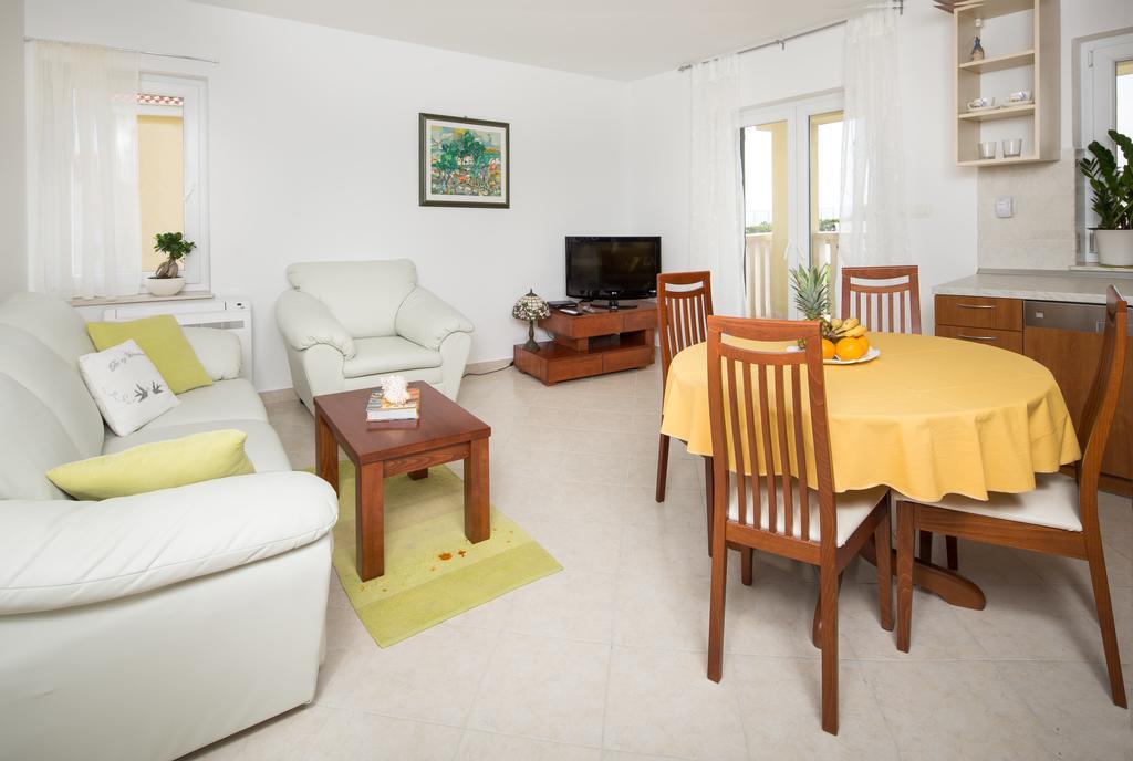 Apartments Leon Podstrana Room photo